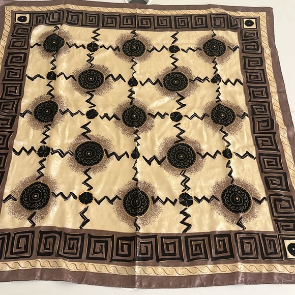 Ellen Tracy Scarf - Picture 1 of 3